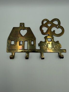 VINTAGE SOLID BRASS KEY HOLDER 4 KEY HOOKs House Tree Car